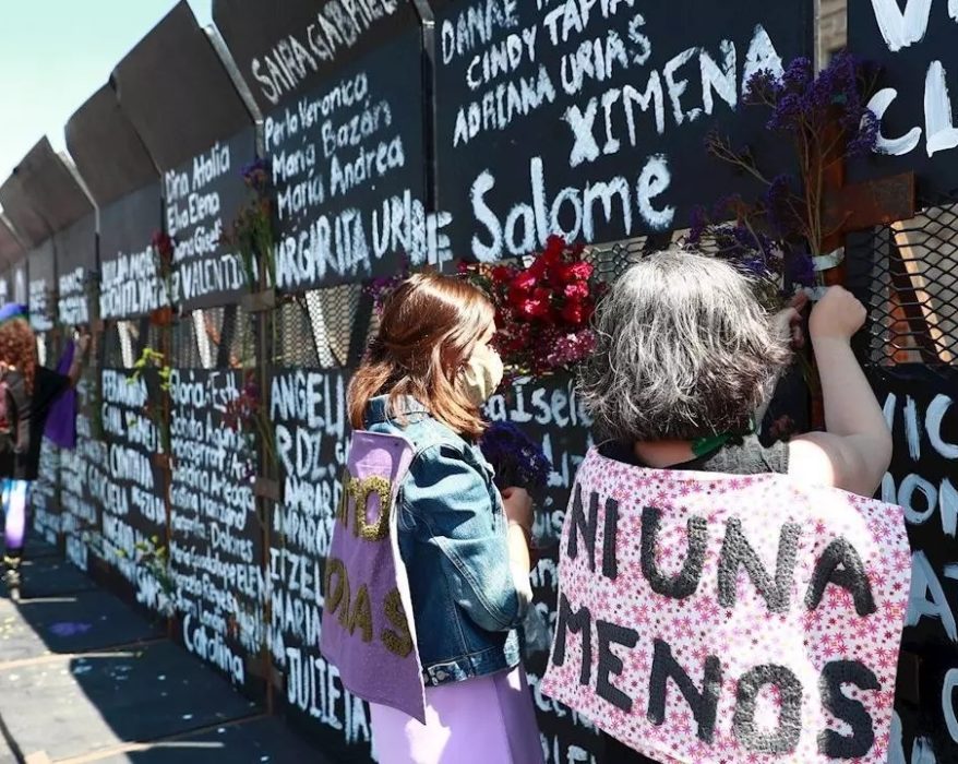 imagen tomada con fines estrictamente académicos del sitio: https://www.france24.com/es/am%C3%A9rica-latina/20210308-vallas-ciudad-mexico-marchas-feministas